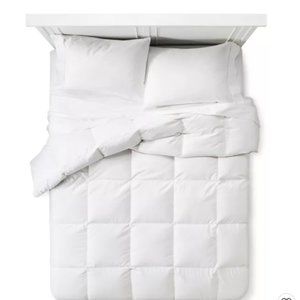 Fieldcrest Down Comforter White Queen New  PK534